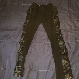 Black leggings with leather at the sides